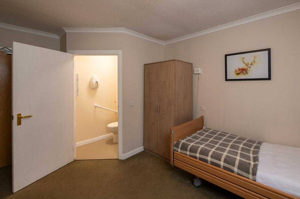 En-suite bedroom at Campsie View